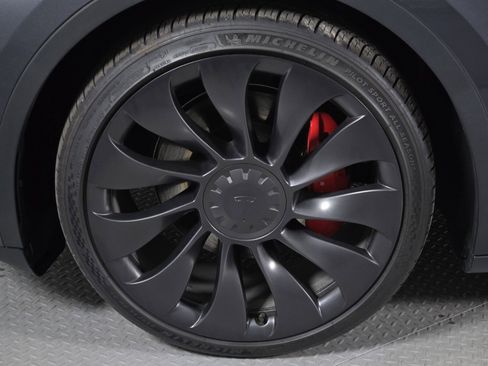 Used 2022 Tesla Model Y Performance image 9