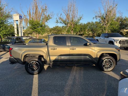 Used 2025 Toyota Tacoma TRD Sport RWD image 6