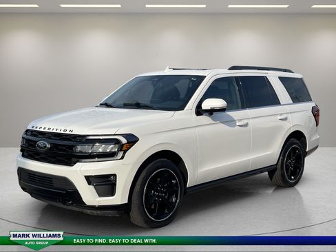 Used 2024 Ford Expedition Limited AWD/4WD image 2