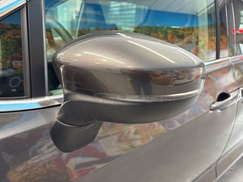 Used 2023 Chrysler Pacifica Touring-L image 16