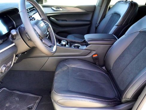 New 2025 Jeep Grand Cherokee Altitude image 9