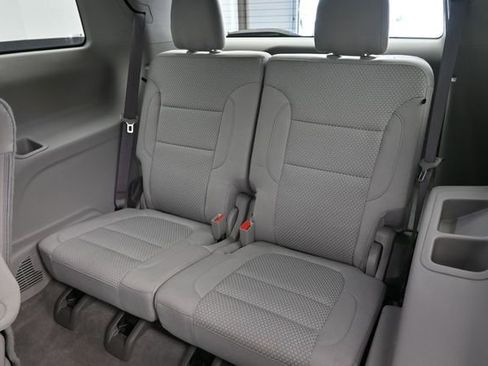 Used 2021 GMC Acadia SLE w/ Driver Convenience Package FWD image 29