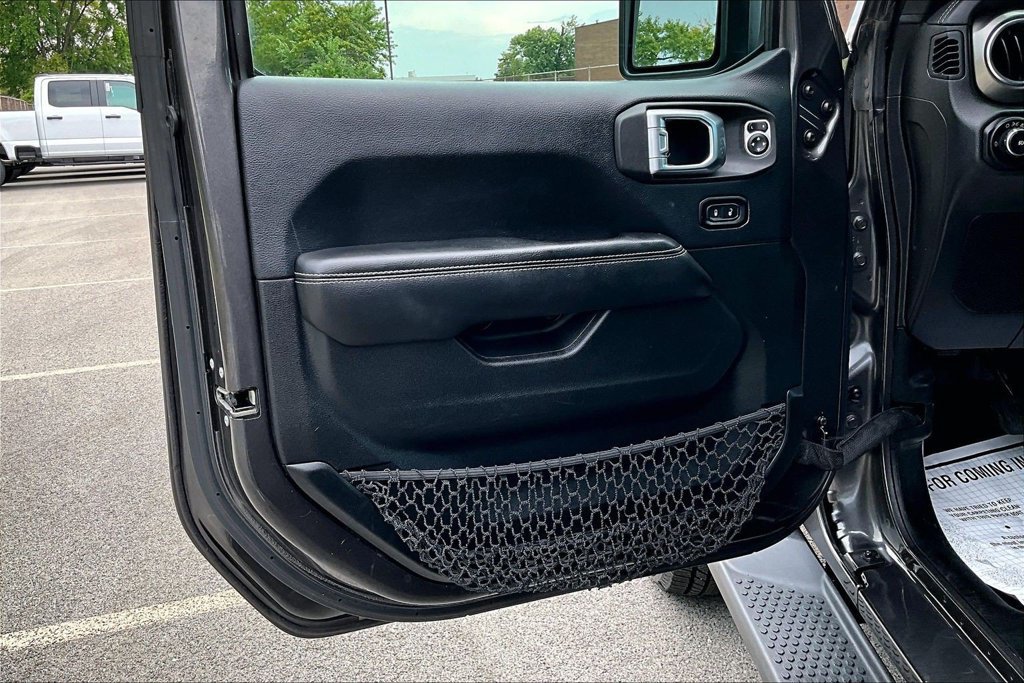 Used 2018 Jeep Wrangler Unlimited Sahara AWD/4WD image 21