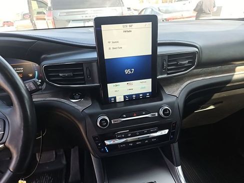 Used 2020 Ford Explorer Platinum w/ Premium Technology Package image 15