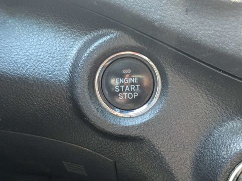 Used 2012 Toyota Highlander Limited w/ Tow Pkg FWD image 30
