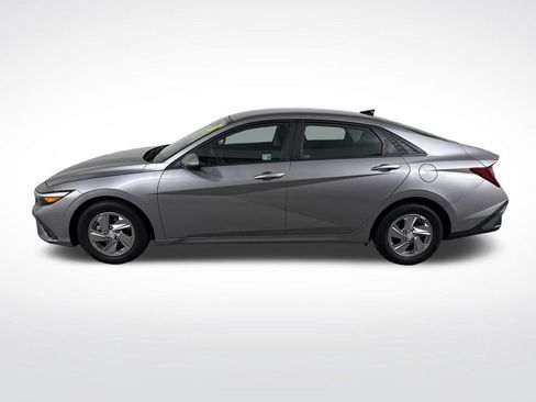 Certified 2024 Hyundai Elantra SE FWD image 8