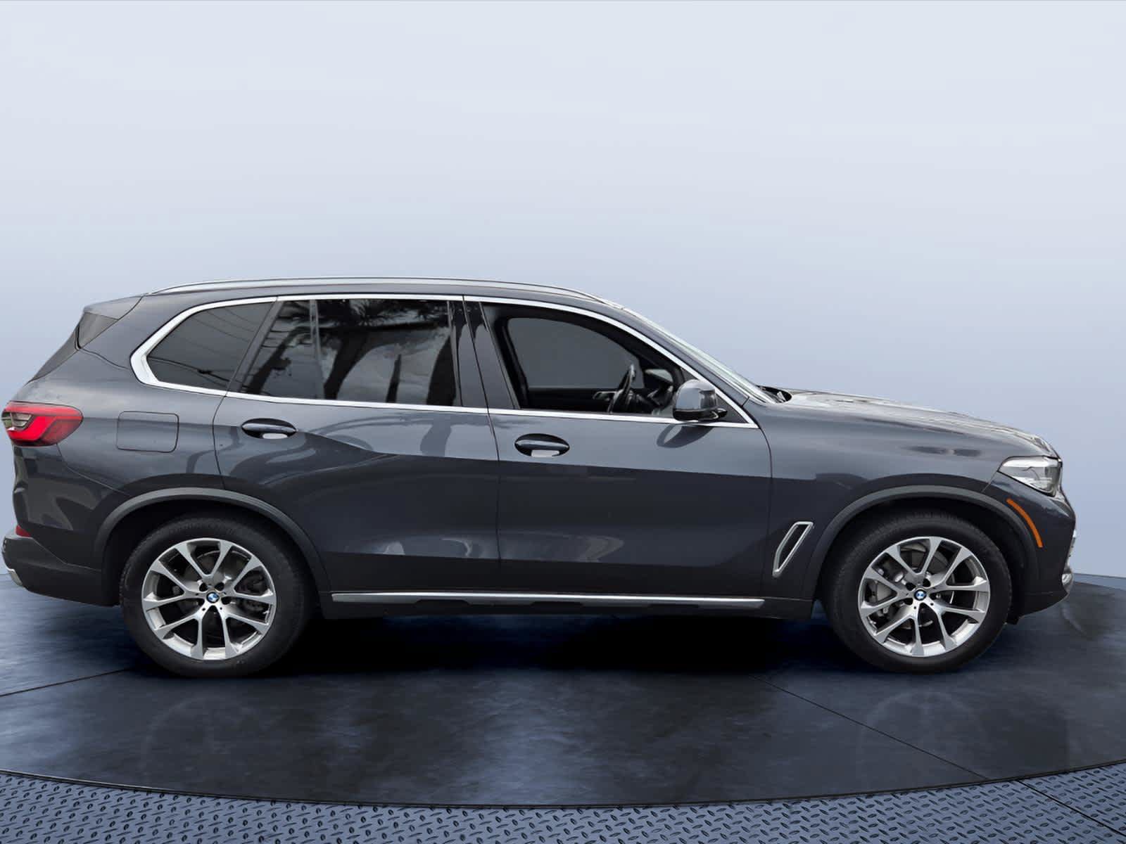 Used 2019 BMW X5 xDrive40i w/ Premium Package 2 AWD/4WD image 2
