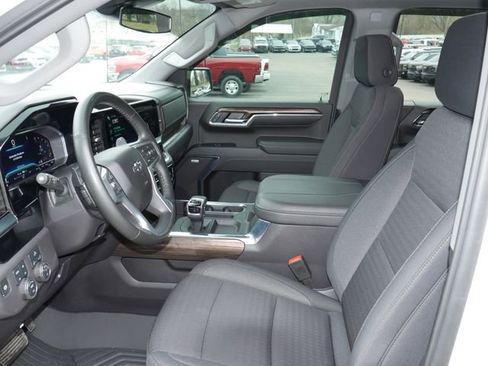 Used 2024 Chevrolet Silverado 1500 LT Trail Boss w/ Convenience Package II image 2