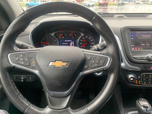 Used 2020 Chevrolet Equinox LT w/ Driver Convenience Package image 12