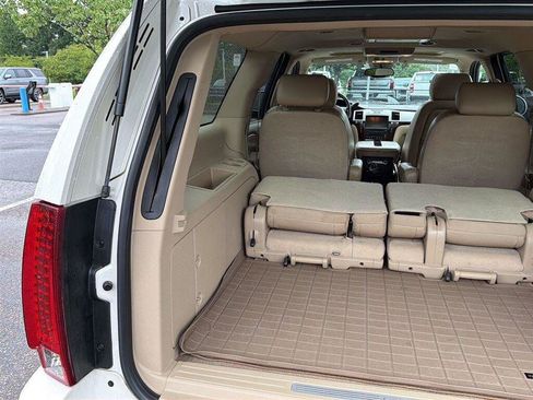 Used 2010 Cadillac Escalade ESV Premium RWD image 20