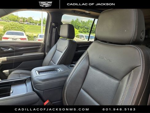 Used 2023 GMC Yukon XL Denali AWD/4WD image 11