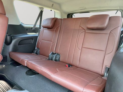 Used 2019 Chevrolet Suburban Premier w/ Premier Plus Edition AWD/4WD image 27