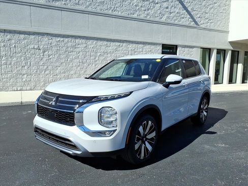 New 2026 Mitsubishi Outlander SE image 1