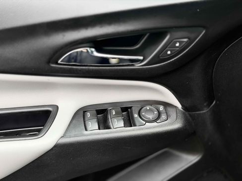 Used 2018 Chevrolet Equinox LS FWD image 16