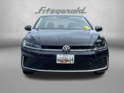 Used 2025 Volkswagen Jetta SE image 3