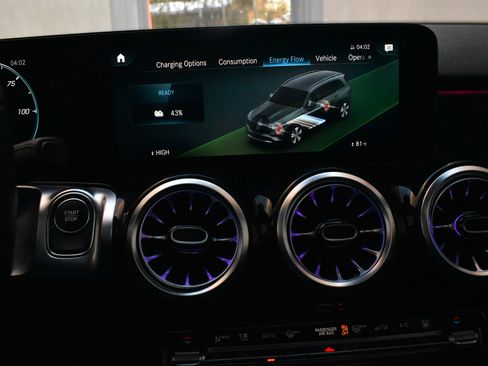 Used 2023 Mercedes-Benz EQB 300 4MATIC image 35