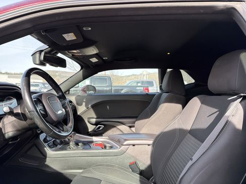 Used 2019 Dodge Challenger SXT image 12