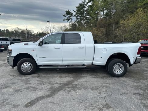 Used 2026 RAM 3500 Laramie AWD/4WD image 2