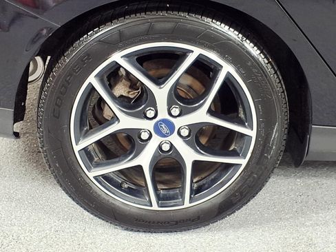 Used 2017 Ford Focus SEL image 4