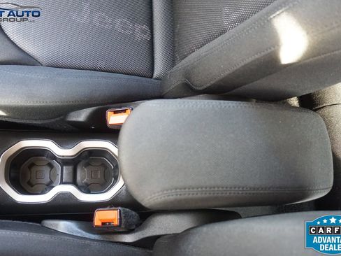 Used 2017 Jeep Renegade Latitude AWD/4WD image 35