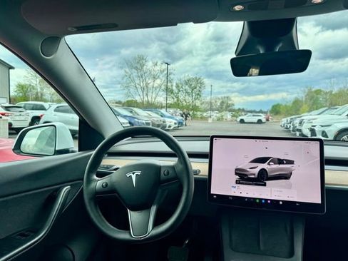 Used 2022 Tesla Model Y Long Range AWD/4WD image 24