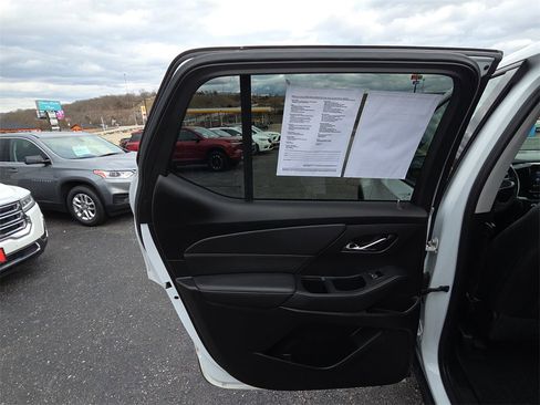 Used 2021 Chevrolet Traverse RS image 27