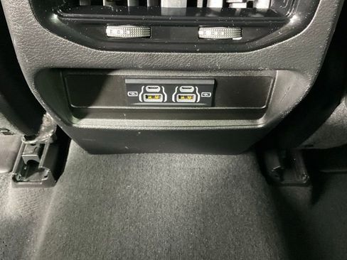 Used 2023 Jeep Grand Cherokee Laredo image 22