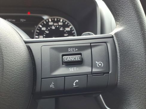 Used 2024 Nissan Rogue S image 28