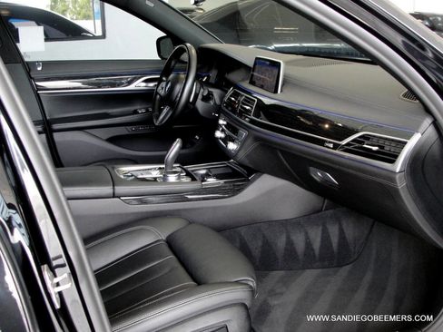 Used 2022 BMW 740i w/ M Sport Package image 39
