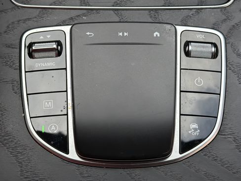 Used 2020 Mercedes-Benz GLC 300 4MATIC image 7