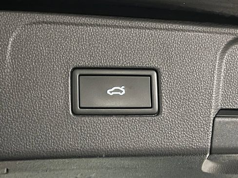 Used 2023 Volkswagen Atlas SE AWD/4WD image 39