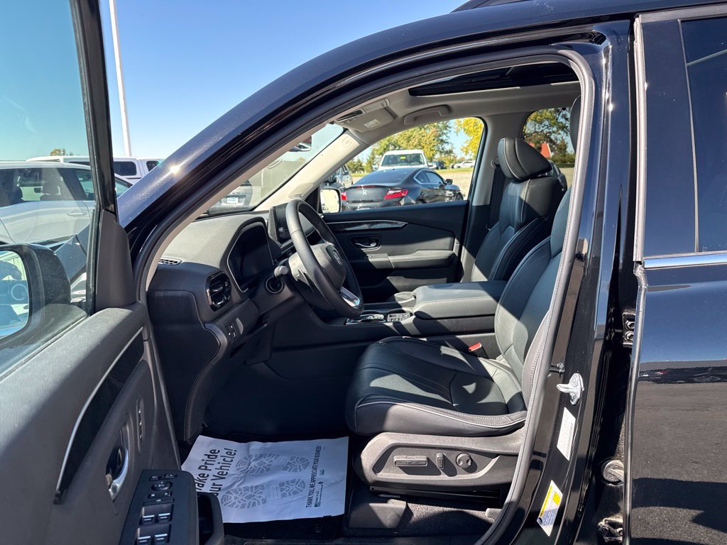 Used 2025 Honda Pilot Elite image 35