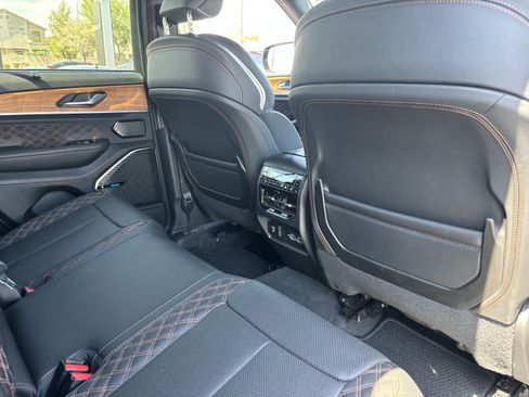 Used 2023 Jeep Grand Cherokee Summit AWD/4WD image 12