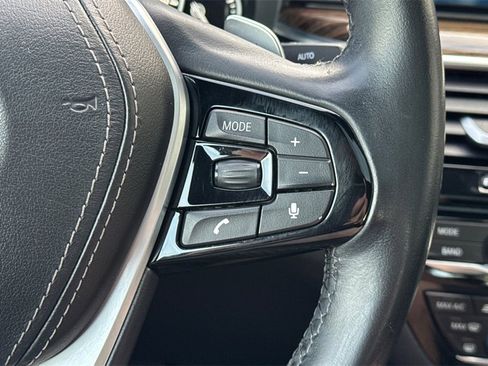 Used 2019 BMW 530e w/ Convenience Package image 29