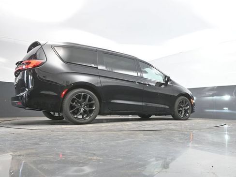 Used 2025 Chrysler Pacifica Limited FWD image 49