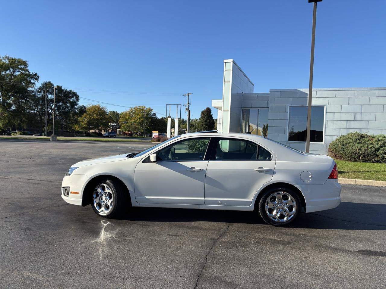 Used 2010 Ford Fusion SE FWD image 4