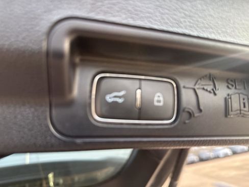 Used 2022 Ford Explorer XLT image 26