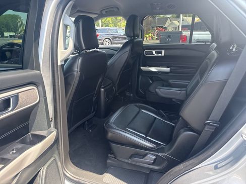 Used 2024 Ford Explorer XLT w/ Equipment Group 202A AWD/4WD image 16