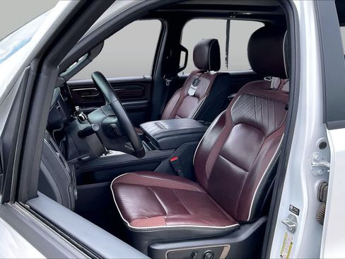Used 2025 RAM 1500 Limited AWD/4WD image 8