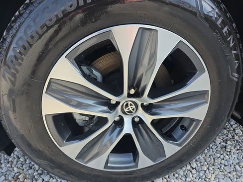 Certified 2026 Toyota Highlander XLE image 11