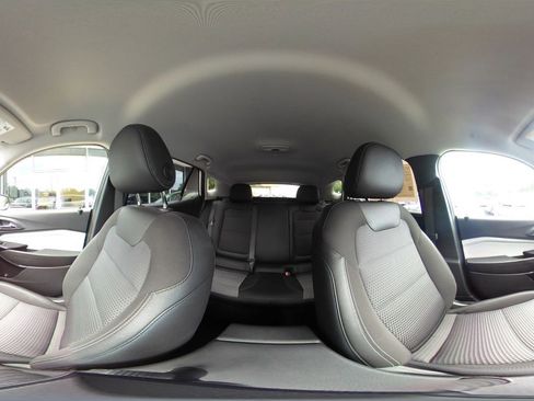 Used 2025 Chevrolet Trax LT FWD image 42