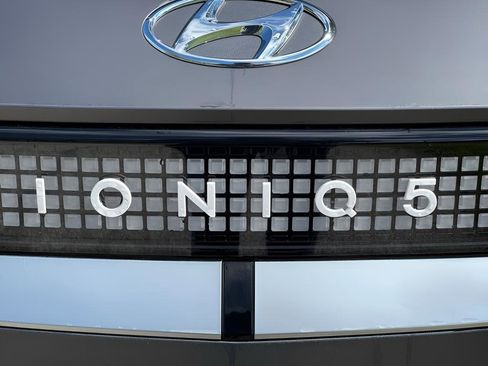 Certified 2024 Hyundai Ioniq 5 Limited AWD/4WD image 9