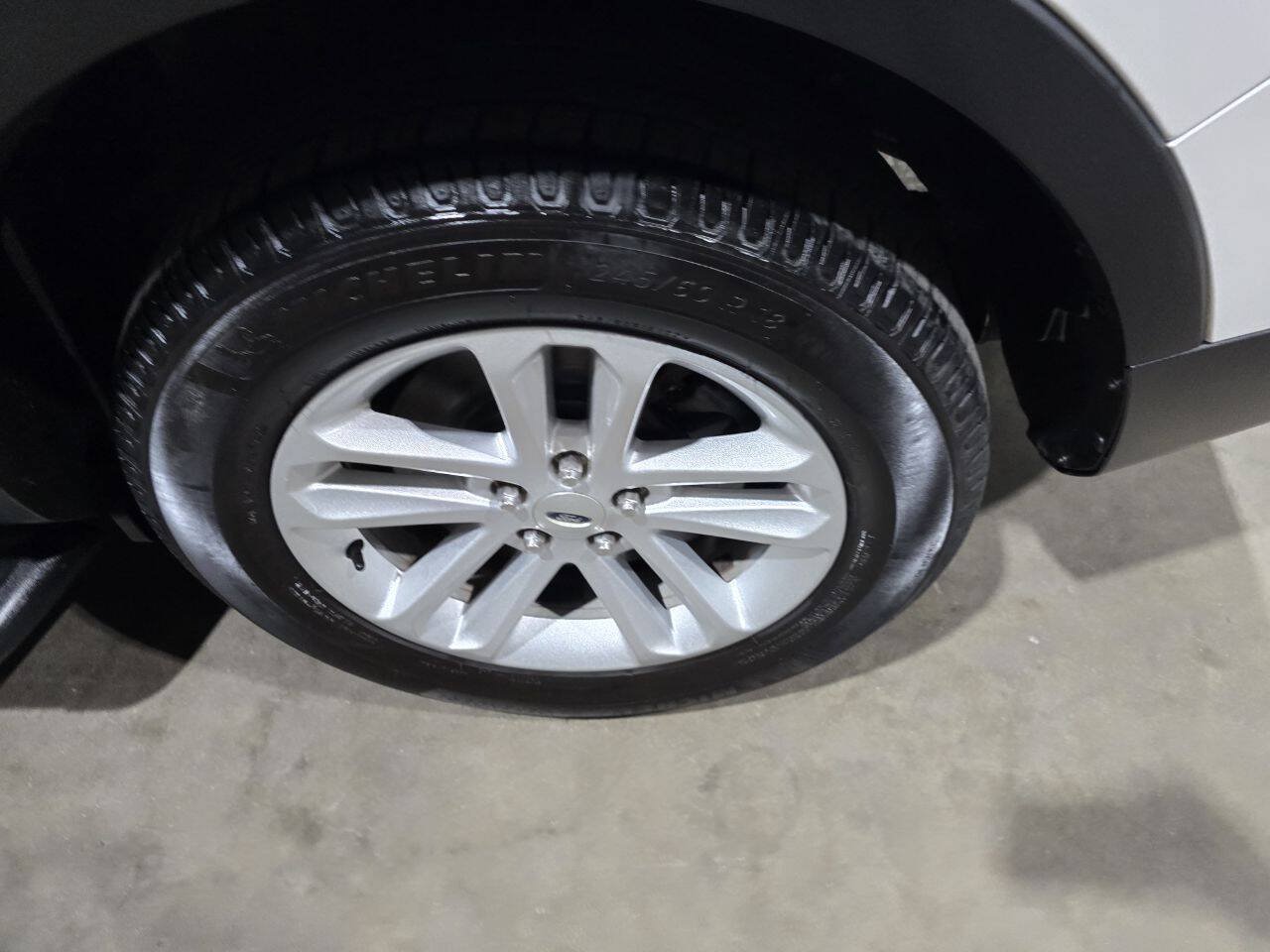 Used 2015 Ford Explorer XLT w/ Equipment Group 202A AWD/4WD image 21