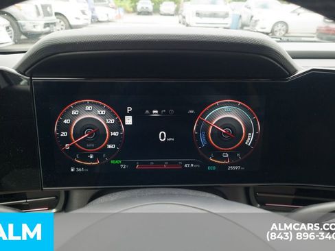 Used 2024 Hyundai Elantra Limited image 15