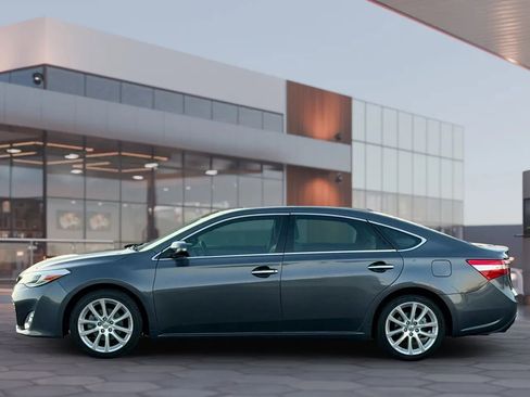 Used 2013 Toyota Avalon XLE image 5