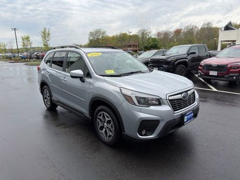 Used 2021 Subaru Forester Premium AWD/4WD image 2