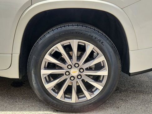 Used 2023 Chevrolet Traverse Premier AWD/4WD image 34