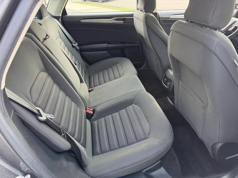 Used 2017 Ford Fusion SE FWD image 16