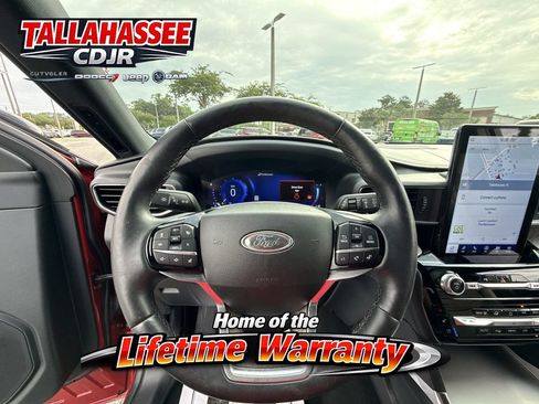 Used 2023 Ford Explorer Platinum w/ Technology Package AWD/4WD image 17