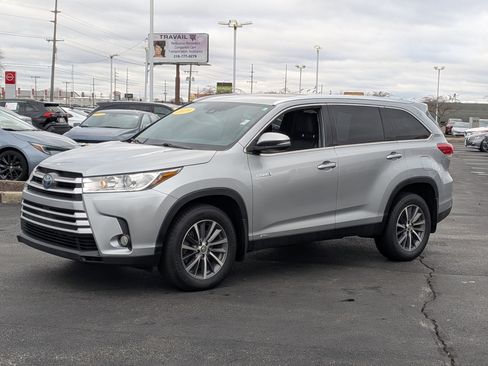 Used 2019 Toyota Highlander XLE image 4